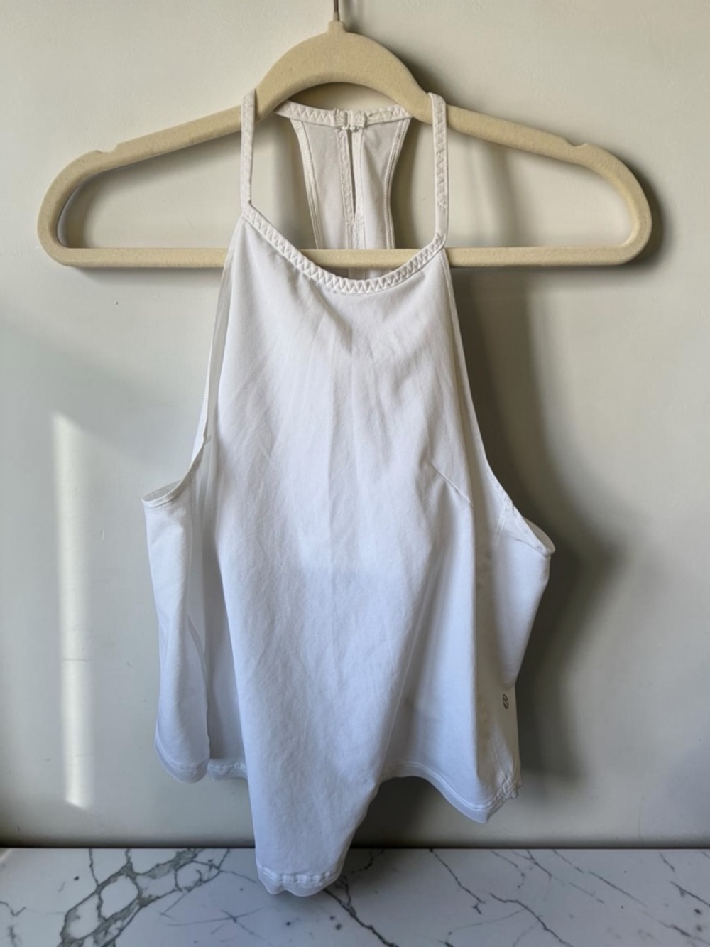 Lululemon White Racerback Tank Top Built-In Bra Athletic Yoga Size 6
